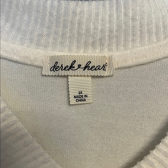 Derek Heart Cream Knit V-Neck Top - Picture 2 of 6